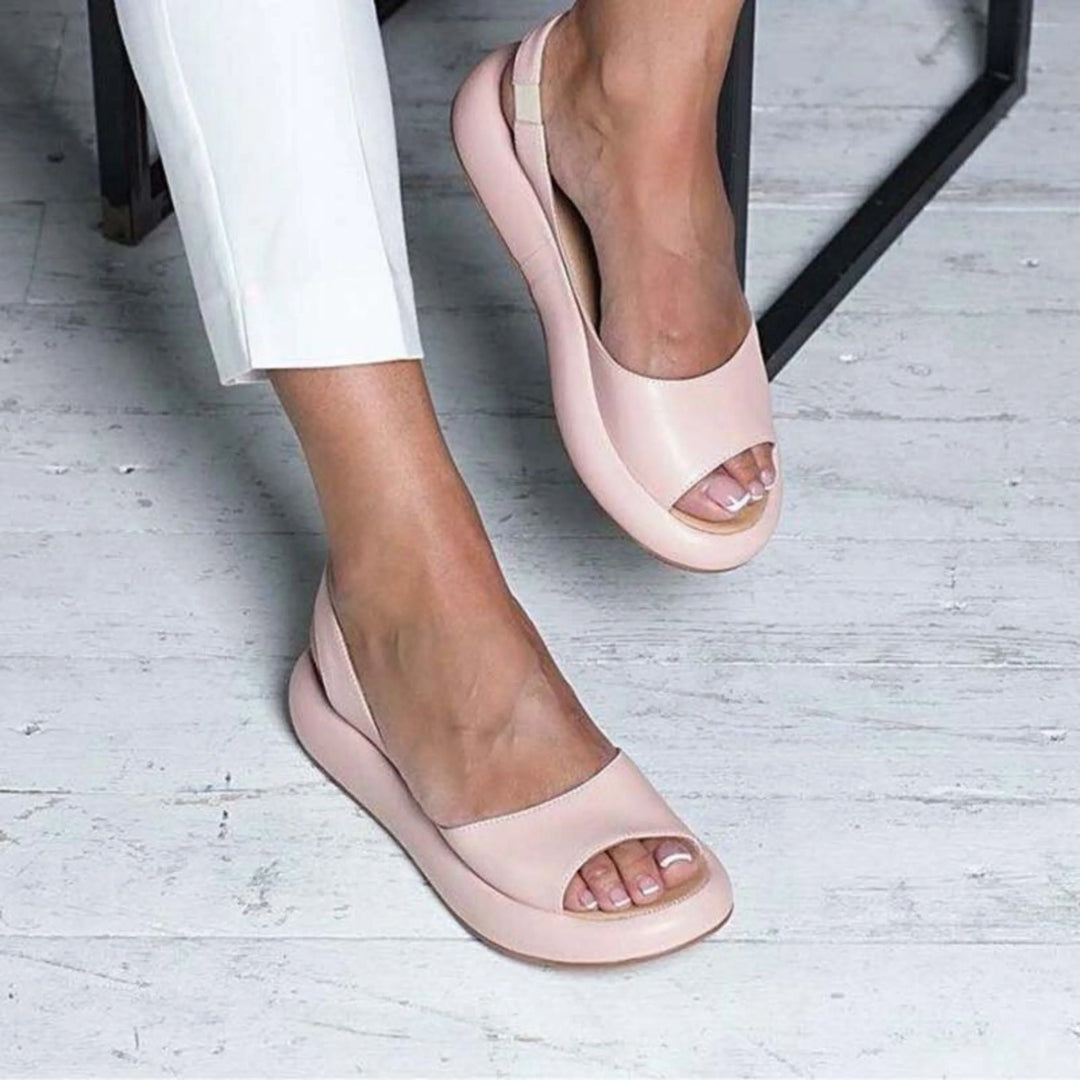 Sandales Isaure pour femme légères et estivales, design simple et confortable adapté aux journées chaudes et sorties d'été.