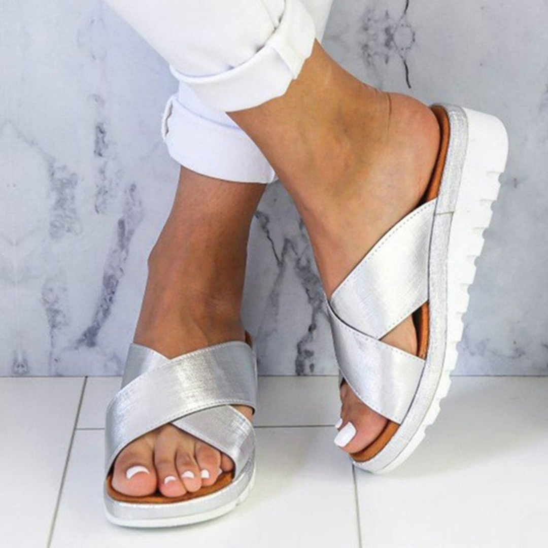 Sandales Lucile pour femme à confort et maintien optimal, démarche naturelle et coupe ergonomique adaptée aux longues journées.