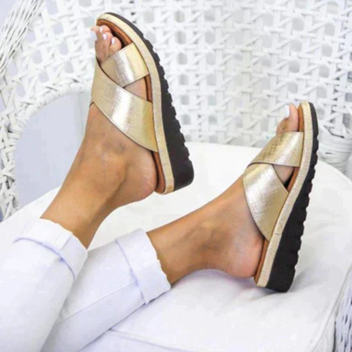 Sandales Lucile pour femme à confort et maintien optimal, démarche naturelle et coupe ergonomique adaptée aux longues journées.