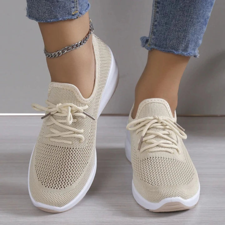 Chaussures Aline pour femme slip-on orthopédiques, légères et respirantes pour un enfilage rapide au quotidien.