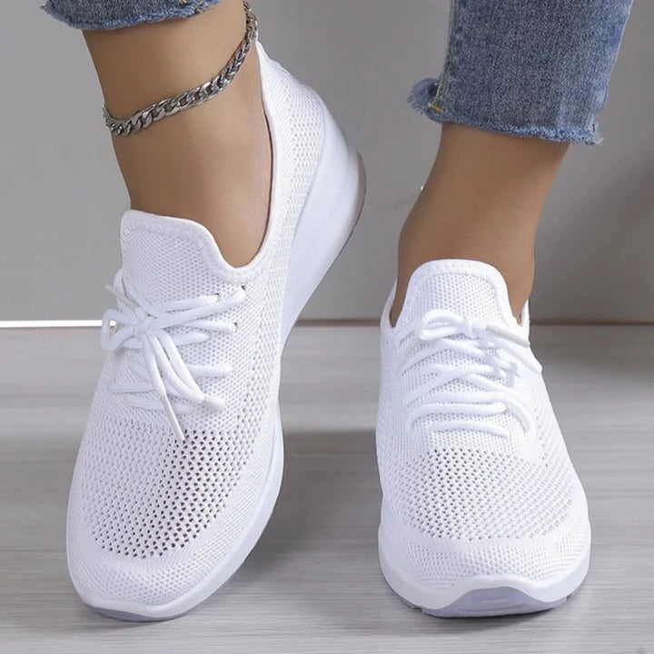Chaussures Aline pour femme slip-on orthopédiques, légères et respirantes pour un enfilage rapide au quotidien.