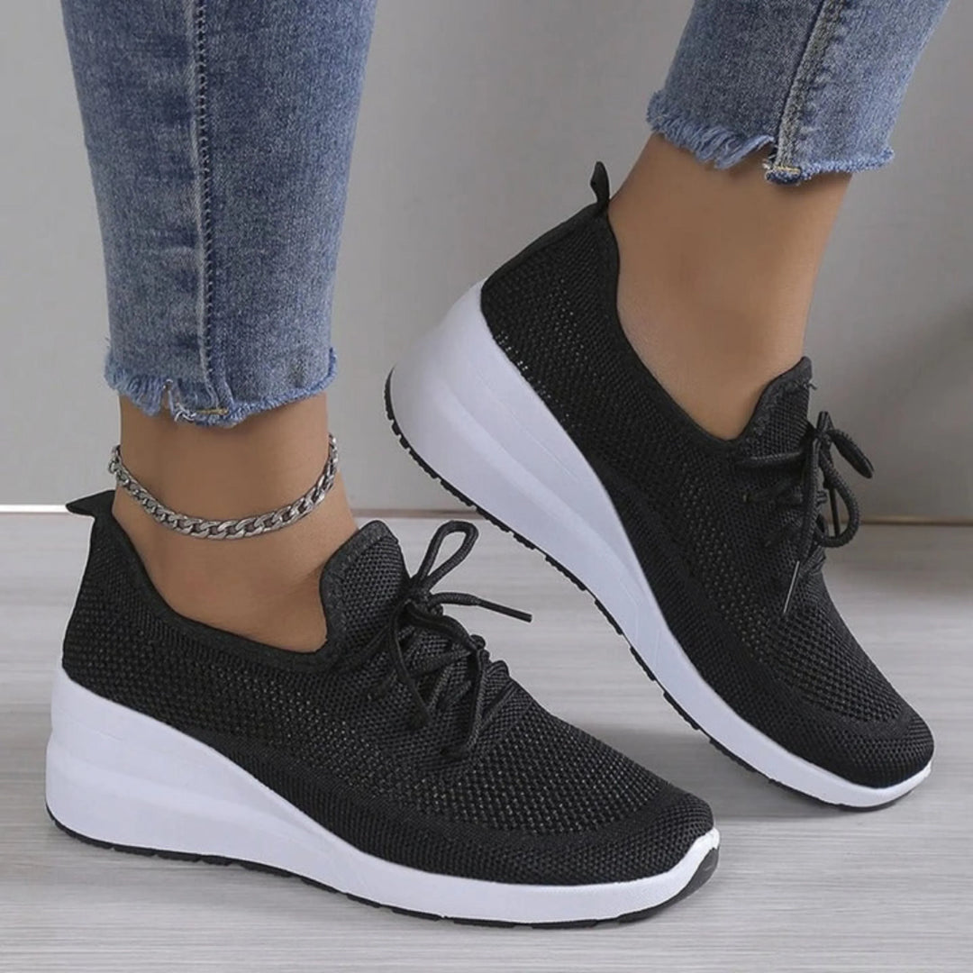Chaussures Aline pour femme slip-on orthopédiques, légères et respirantes pour un enfilage rapide au quotidien.