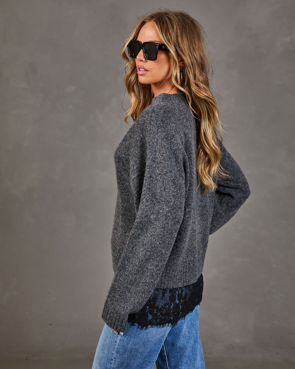 Pull Femme en Maille Col V avec Finition Dentelle