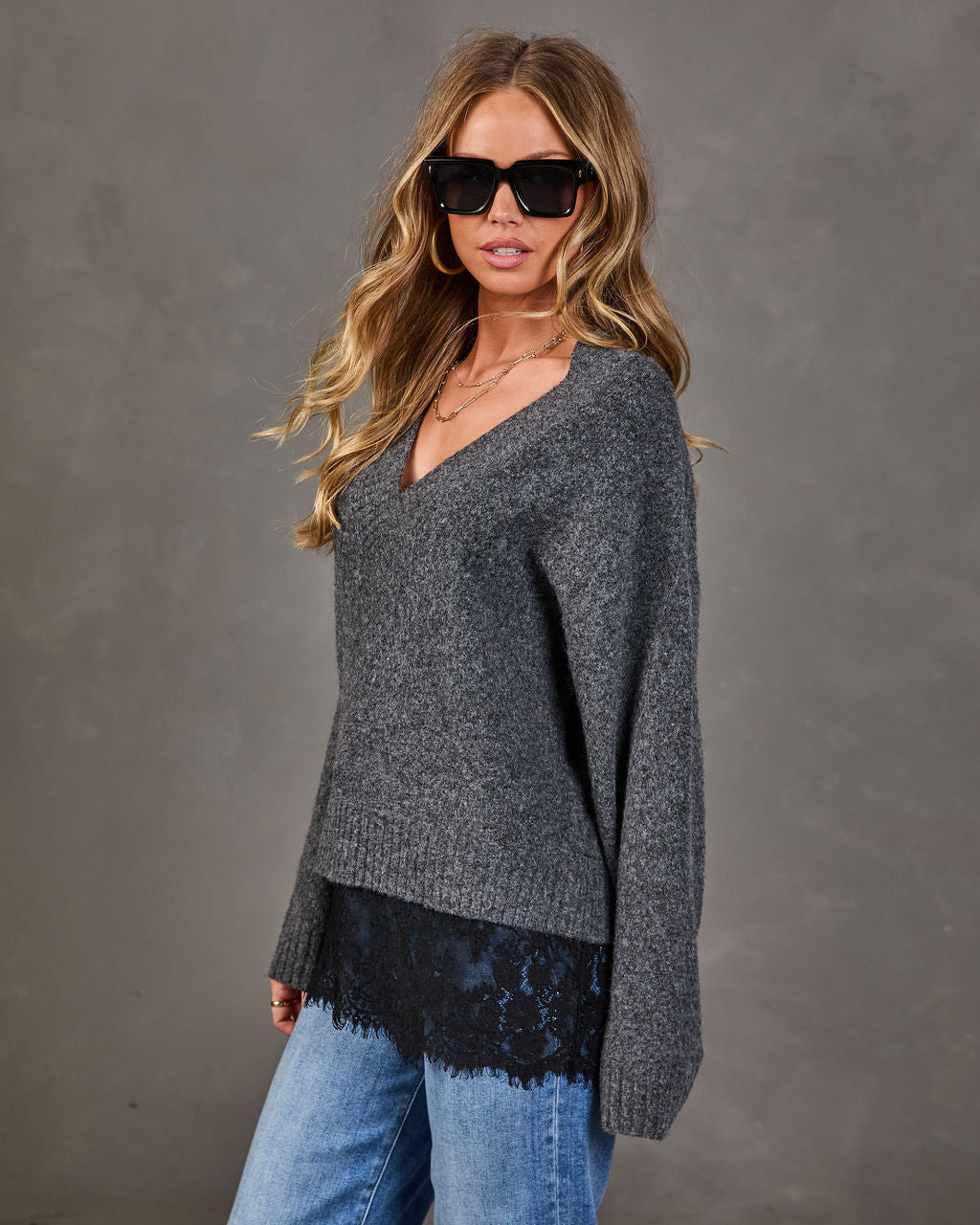 Pull Femme en Maille Col V avec Finition Dentelle
