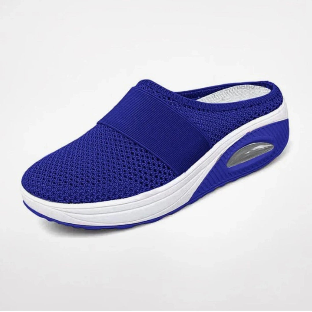 Chaussons Lucienne pour femme ergonomiques avec semelle antidérapante, soutien optimal pour la maison et les promenades douces.