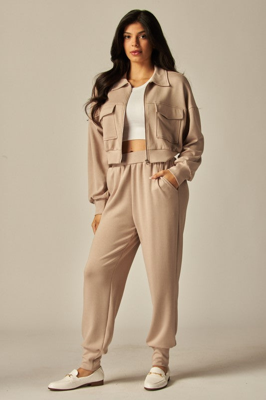 Ensemble Veste Courte Utilitaire et Pantalon Jogger pour Femme