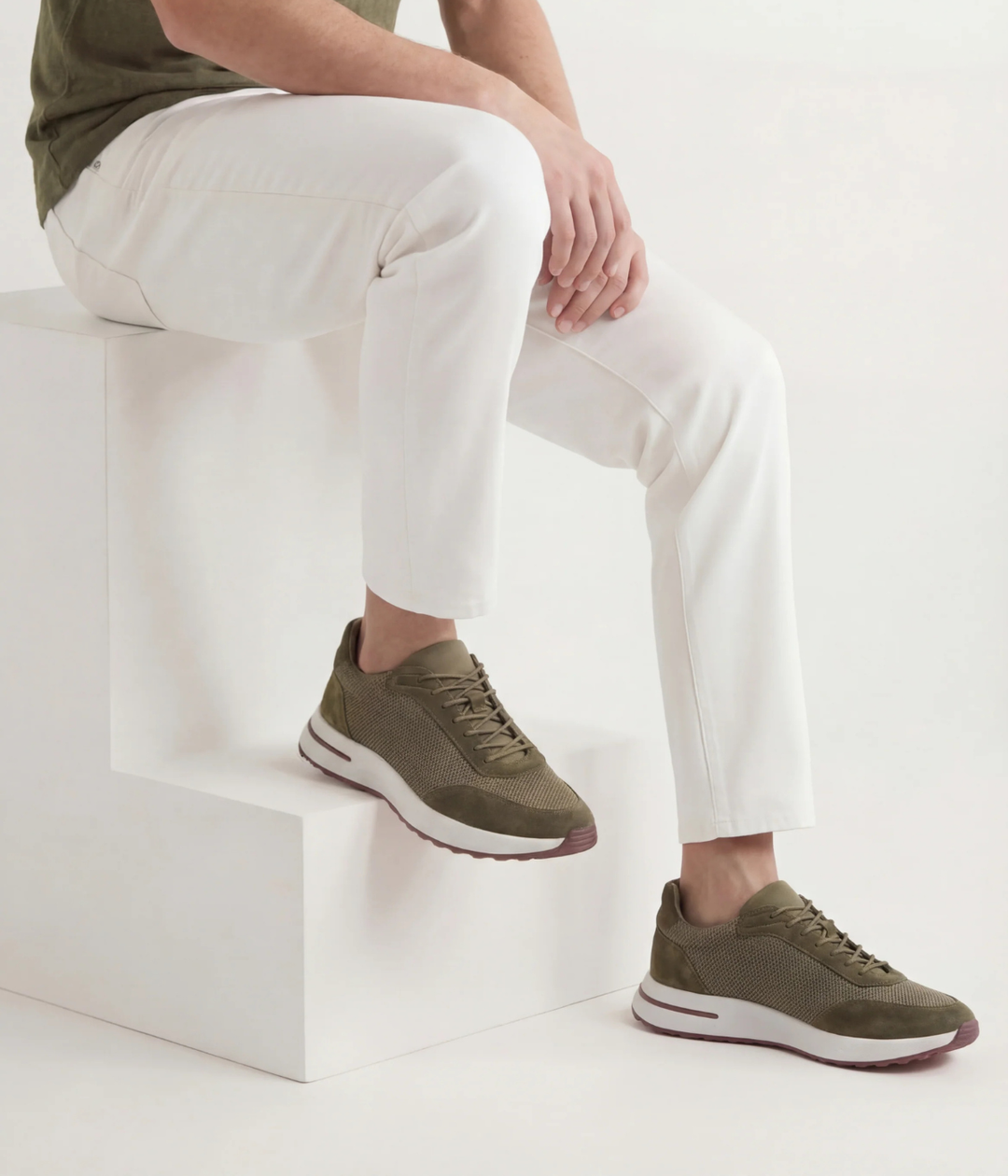 Baskets Homme Olive Suede & Mesh Basses de Marche avec Semelle Blanche