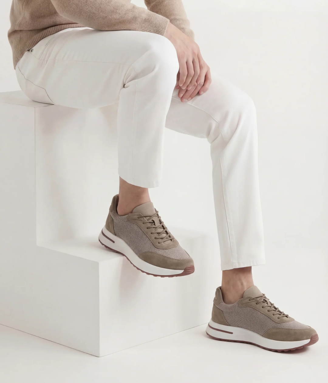 Baskets Homme Taupe Suede & Mesh Basses de Marche avec Semelle Blanche