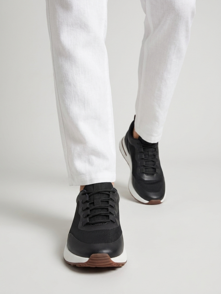 Baskets Homme Noir Fused Mesh Basses de Marche avec Semelle Blanche