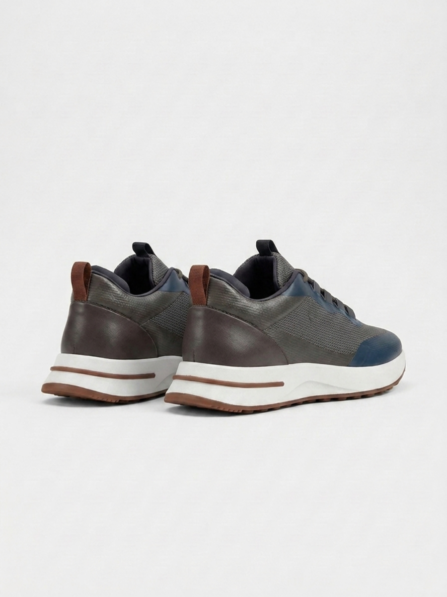 Baskets Homme Bleu Marine Fused Mesh Basses de Marche avec Semelle Blanche