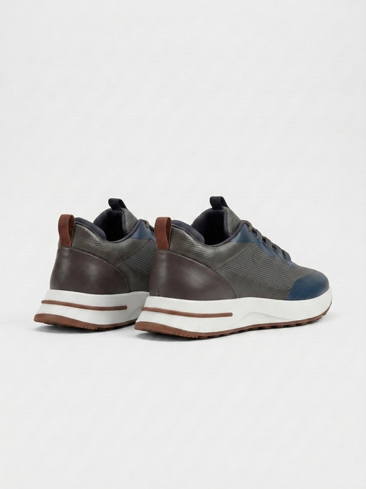 Baskets Homme Bleu Marine Fused Mesh Basses de Marche avec Semelle Blanche