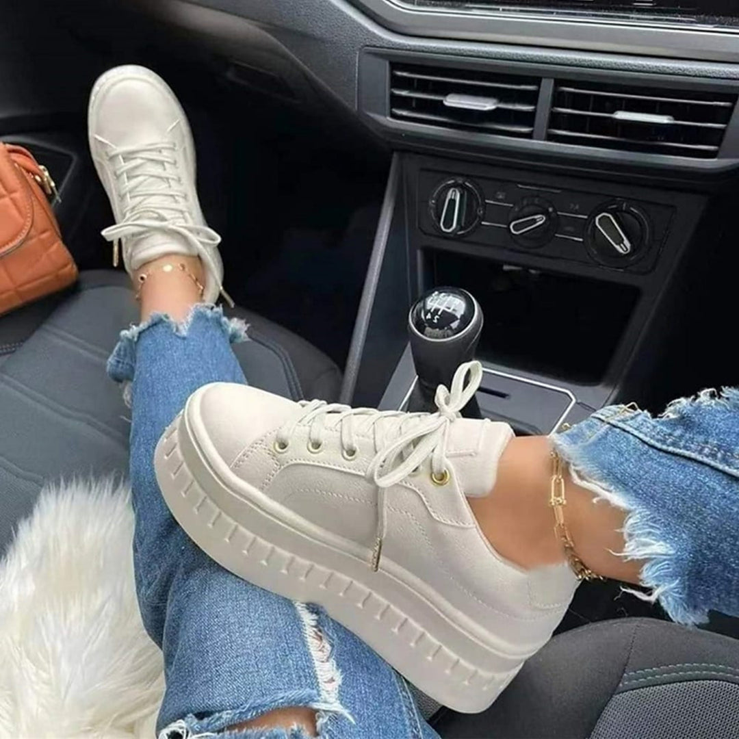 Sneakers Charline pour femme à semelle épaisse, design moderne et touche audacieuse pour tenues casual et chic.