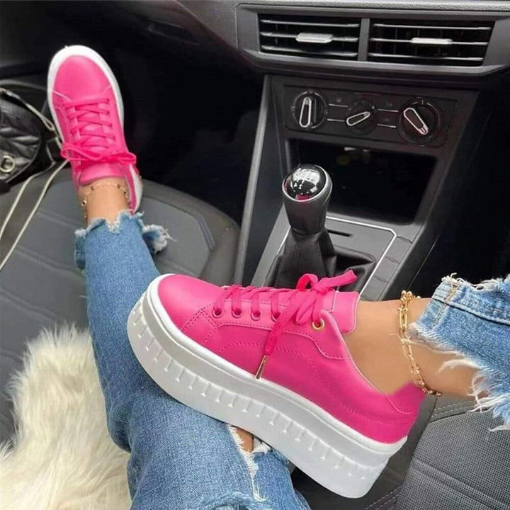 Sneakers Charline pour femme à semelle épaisse, design moderne et touche audacieuse pour tenues casual et chic.