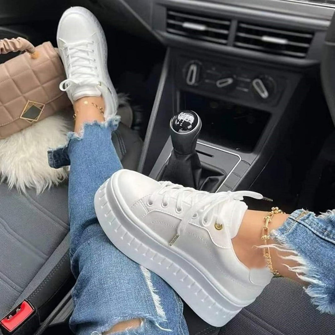 Sneakers Charline pour femme à semelle épaisse, design moderne et touche audacieuse pour tenues casual et chic.