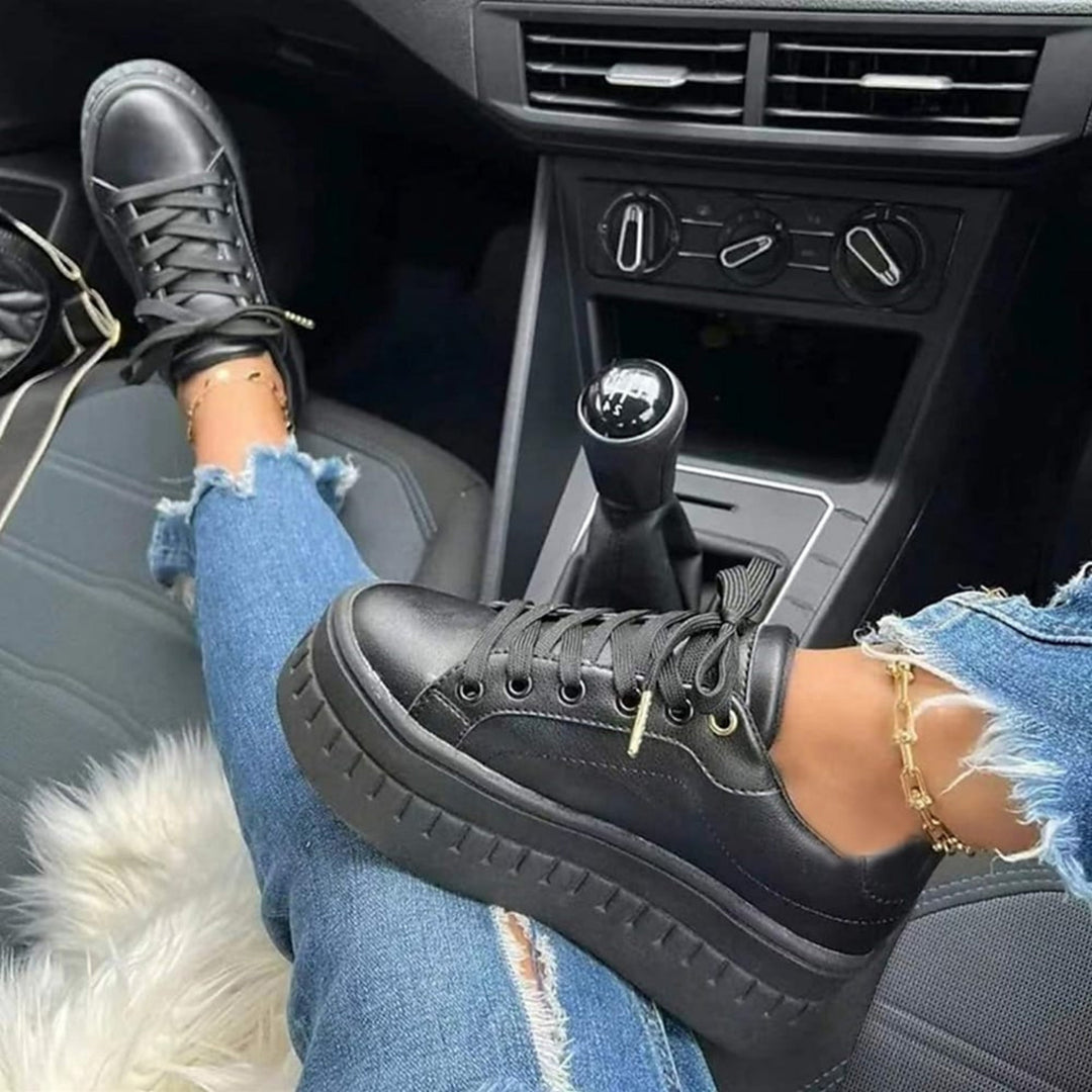 Sneakers Charline pour femme à semelle épaisse, design moderne et touche audacieuse pour tenues casual et chic.