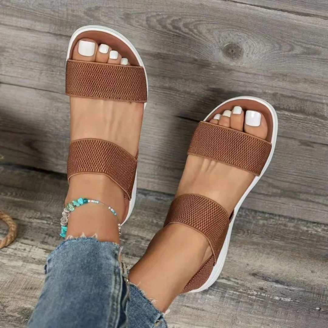 Sandales Brigitte pour femme à soutien orthopédique, semelle ergonomique pensée pour soulager la fatigue au quotidien.