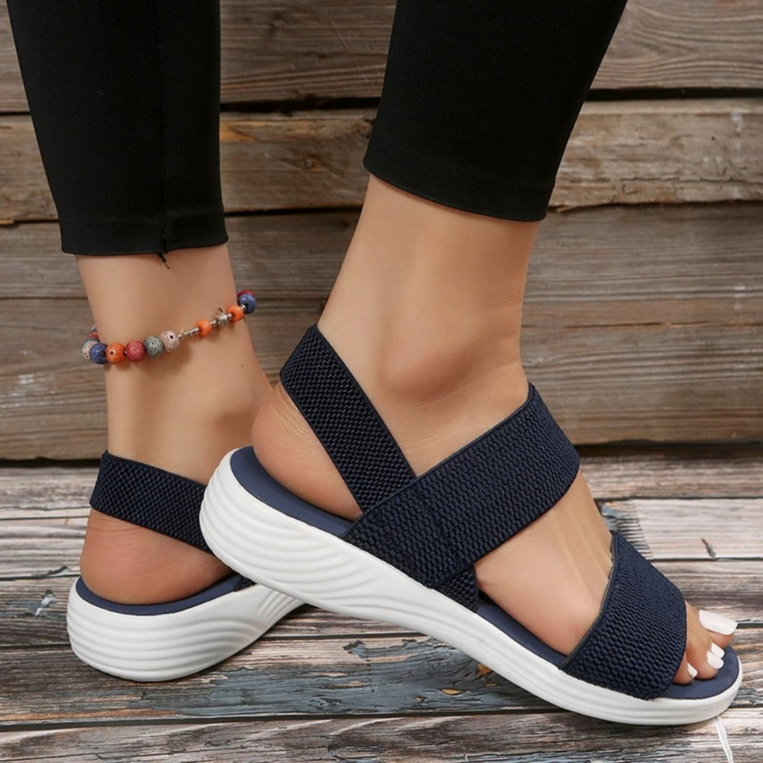 Sandales Brigitte pour femme à soutien orthopédique, semelle ergonomique pensée pour soulager la fatigue au quotidien.