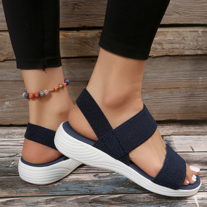Sandales Brigitte pour femme à soutien orthopédique, semelle ergonomique pensée pour soulager la fatigue au quotidien.
