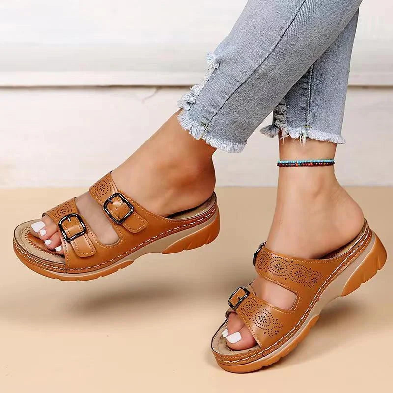 Sandales Bertille pour femme souples et orthopédiques, semelle ergonomique avec amorti optimal pour usage quotidien.