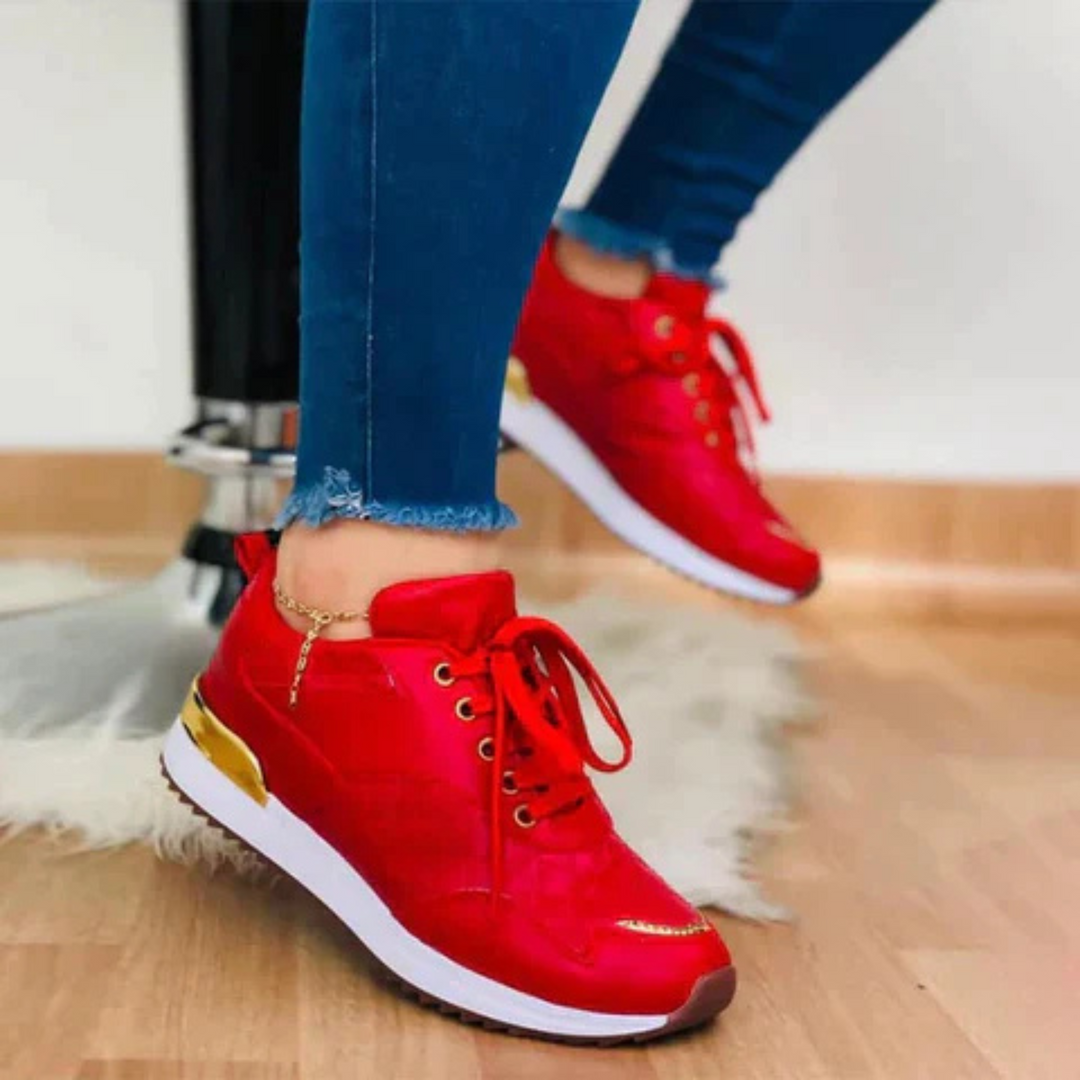 Baskets Cyrielle pour femme à conception ergonomique, semelle innovante adaptée aux journées actives et port sportif quotidien.