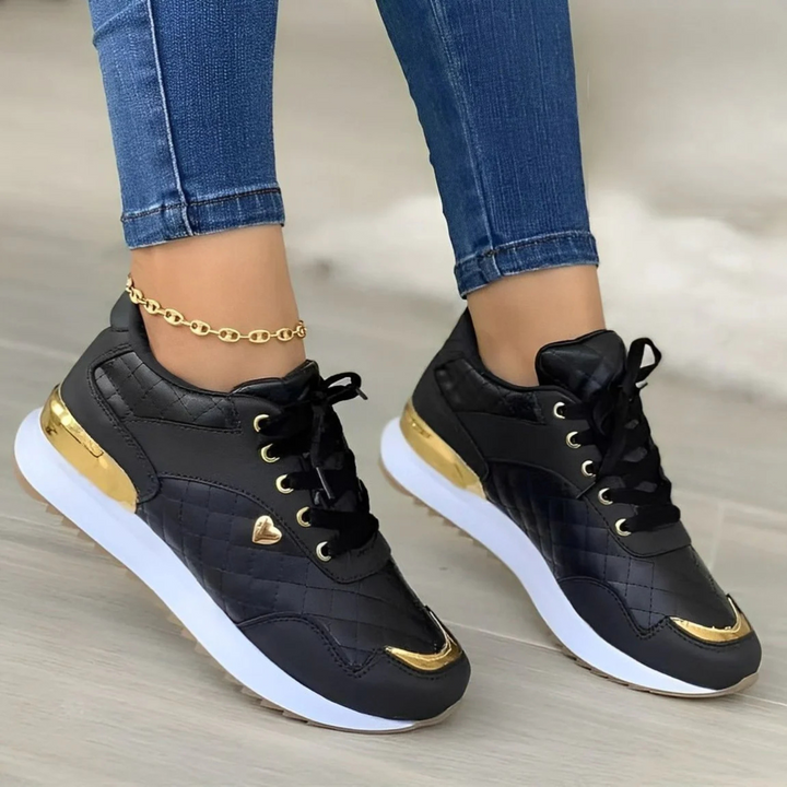 Baskets Cyrielle pour femme à conception ergonomique, semelle innovante adaptée aux journées actives et port sportif quotidien.