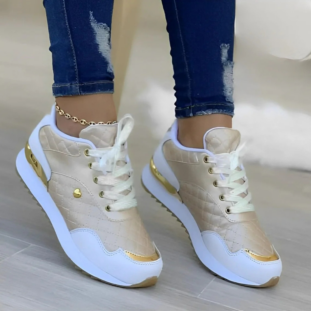 Baskets Cyrielle pour femme à conception ergonomique, semelle innovante adaptée aux journées actives et port sportif quotidien.