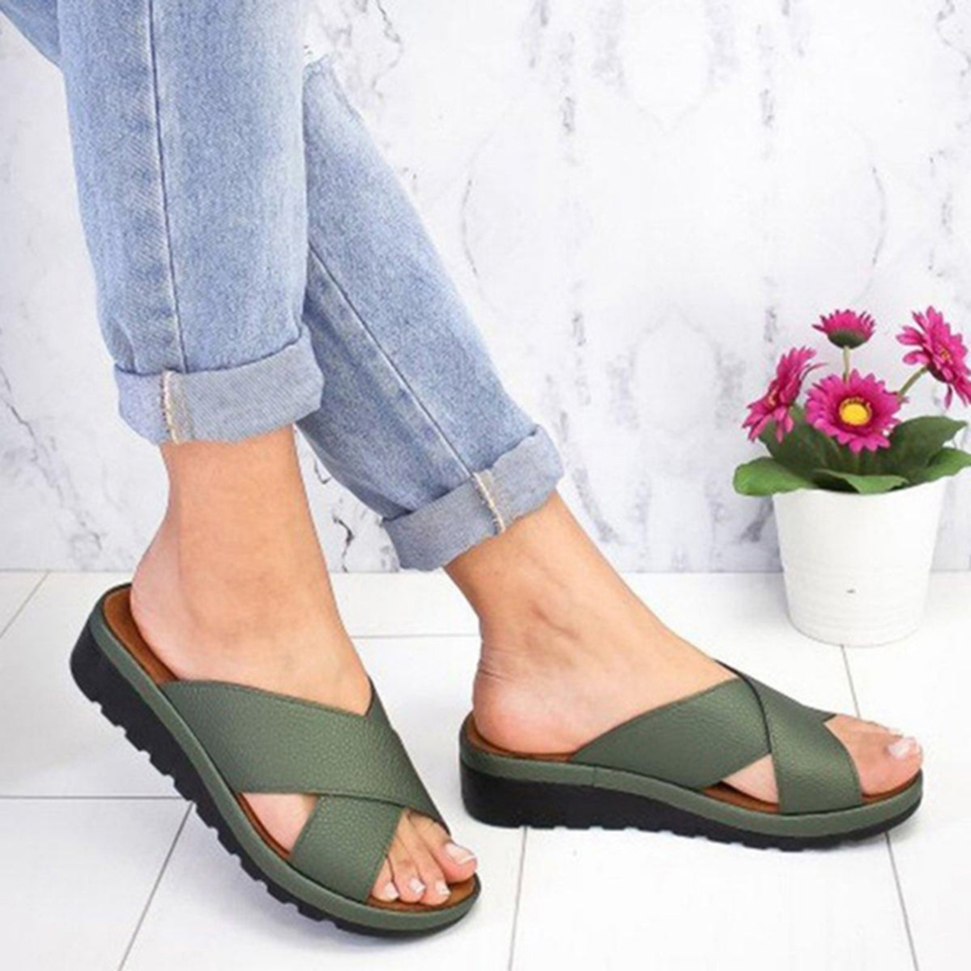 Sandales Lucile pour femme à confort et maintien optimal, démarche naturelle et coupe ergonomique adaptée aux longues journées.