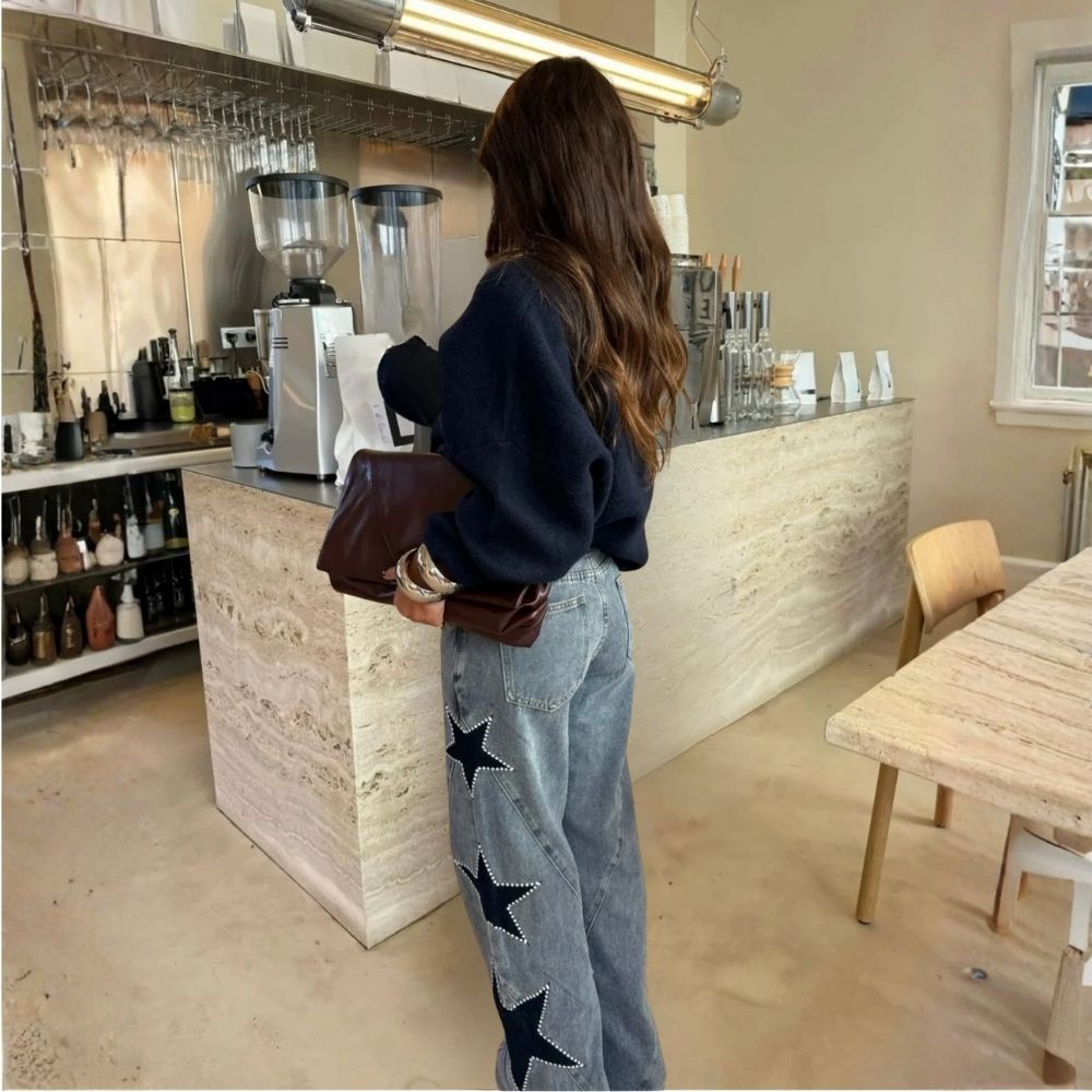 Jean Femme Wide Leg avec Écussons Étoiles et Détails Cloutés