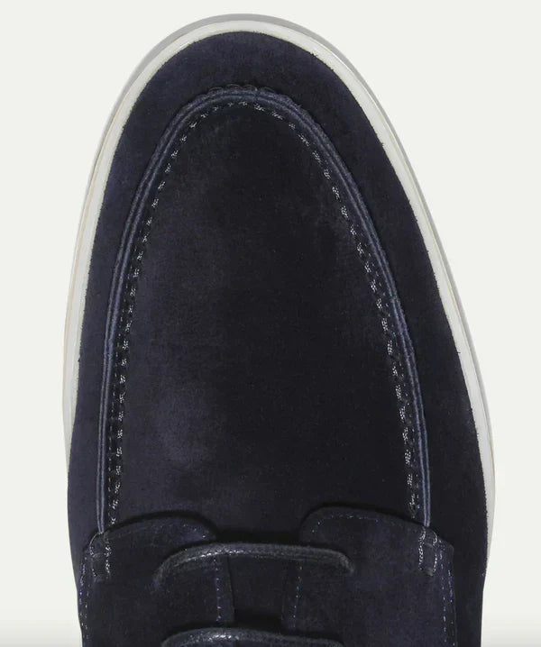Mocassins Cyrille pour homme à lacets classiques, finition travaillée et silhouette polyvalente adaptée au quotidien soigné.