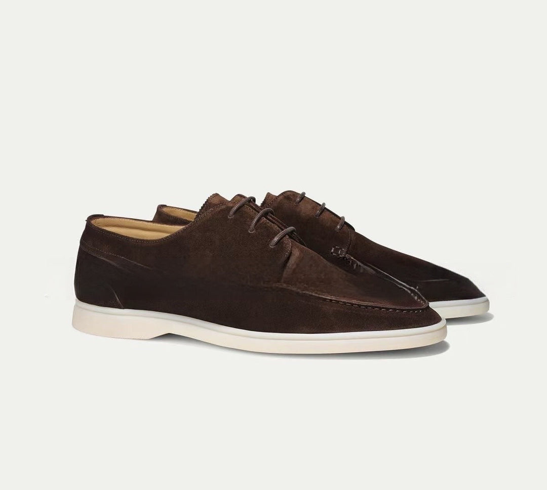 Mocassins Cyrille pour homme à lacets classiques, finition travaillée et silhouette polyvalente adaptée au quotidien soigné.