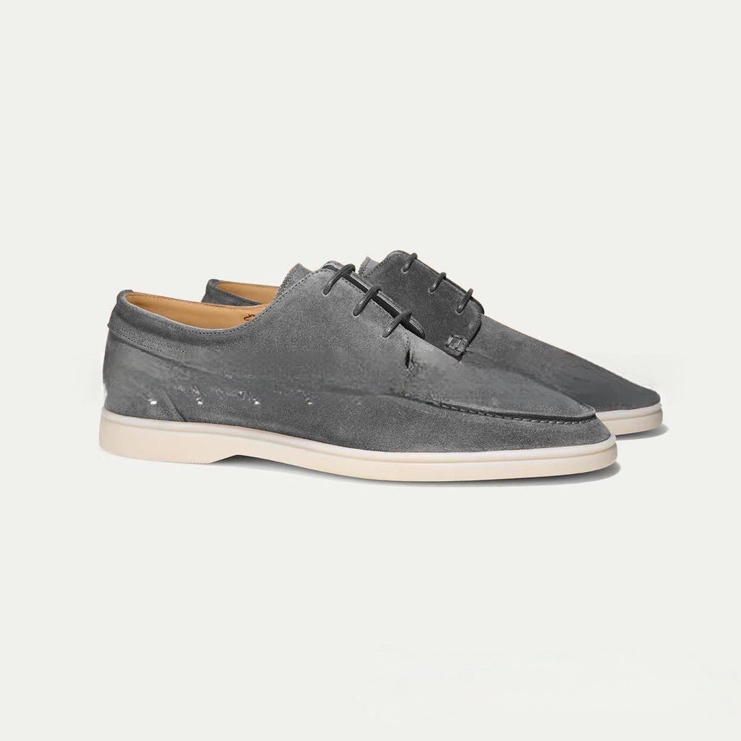 Mocassins Cyrille pour homme à lacets classiques, finition travaillée et silhouette polyvalente adaptée au quotidien soigné.