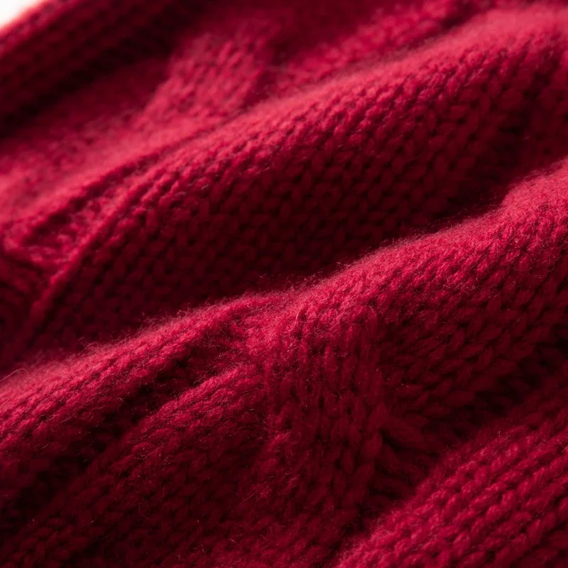Bonnet en Maille Tricotée pour Femme avec Motif Torsadé et Revers