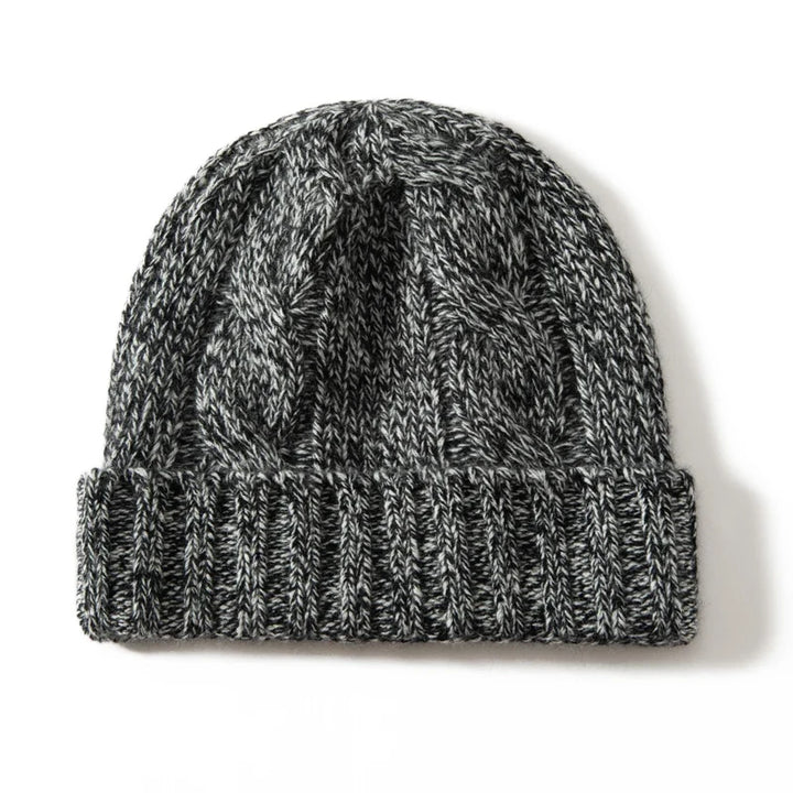 Bonnet en Maille Tricotée pour Femme avec Motif Torsadé et Revers