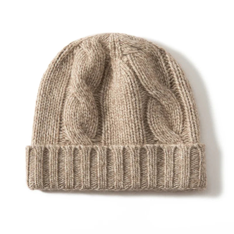 Bonnet en Maille Tricotée pour Femme avec Motif Torsadé et Revers