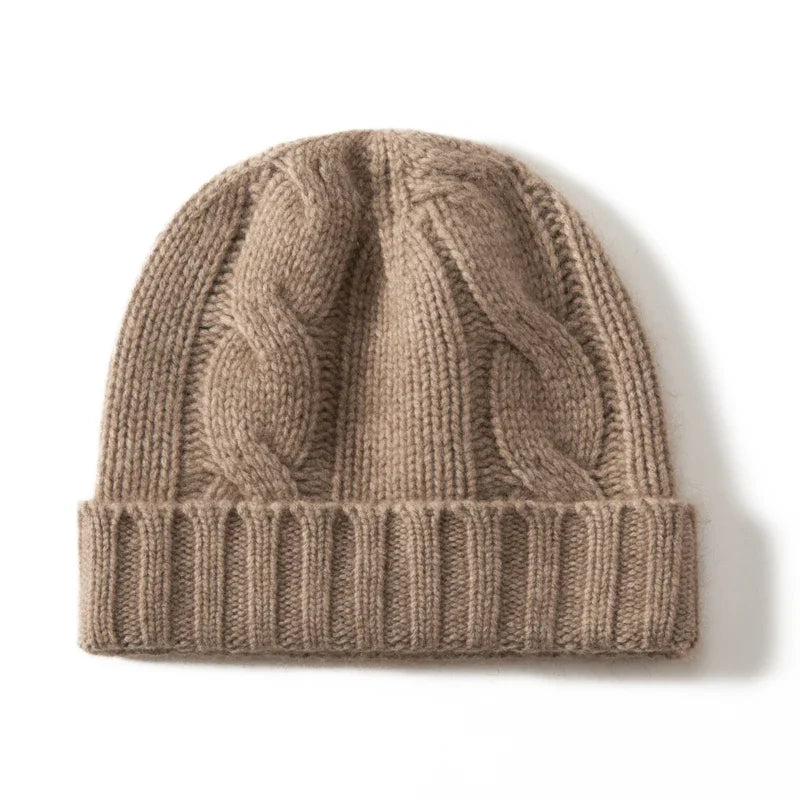 Bonnet en Maille Tricotée pour Femme avec Motif Torsadé et Revers