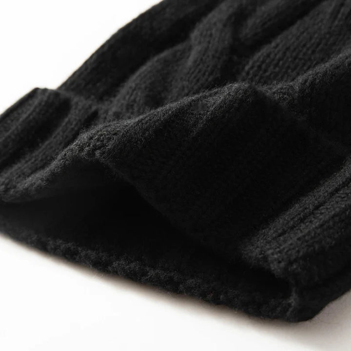 Bonnet en Maille Tricotée pour Femme avec Motif Torsadé et Revers