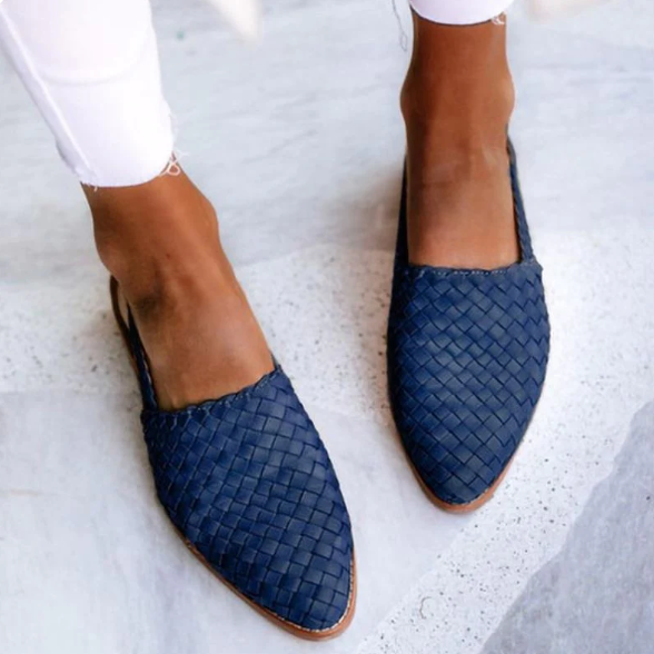 Sandales Albertine pour femme à bout pointu et texture tissée raffinée, allure élégante pour sorties estivales et fêtes en plein air.