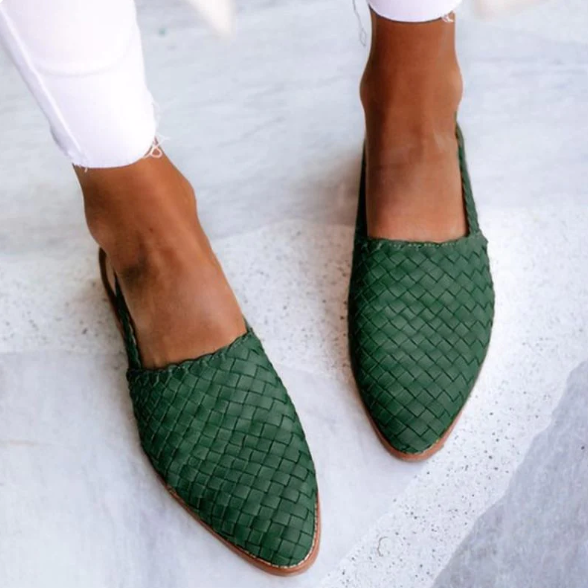Sandales Albertine pour femme à bout pointu et texture tissée raffinée, allure élégante pour sorties estivales et fêtes en plein air.
