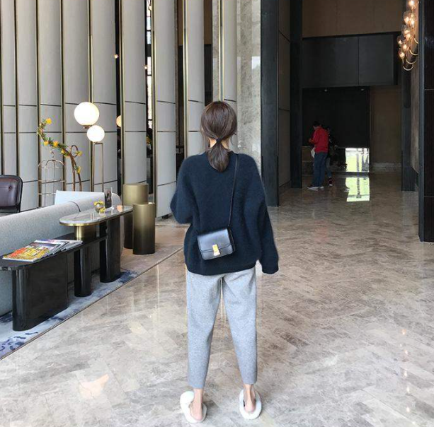 Pull Femme en Maille Douce à Épaules Tombantes