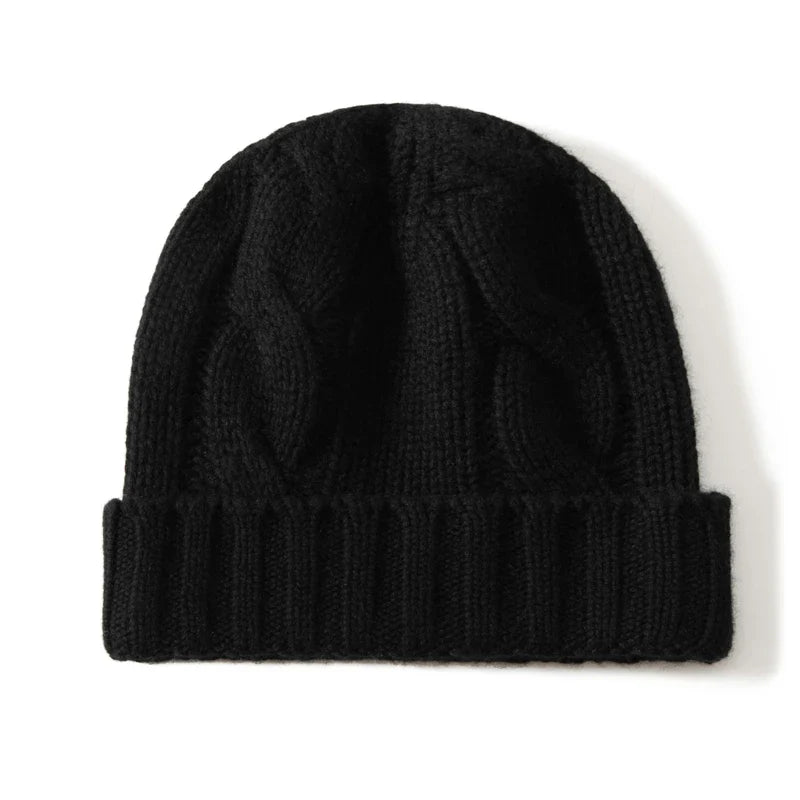 Bonnet en Maille Tricotée pour Femme avec Motif Torsadé et Revers