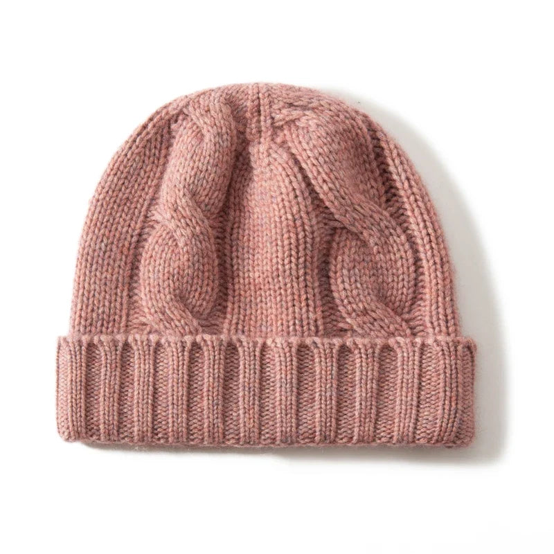 Bonnet en Maille Tricotée pour Femme avec Motif Torsadé et Revers