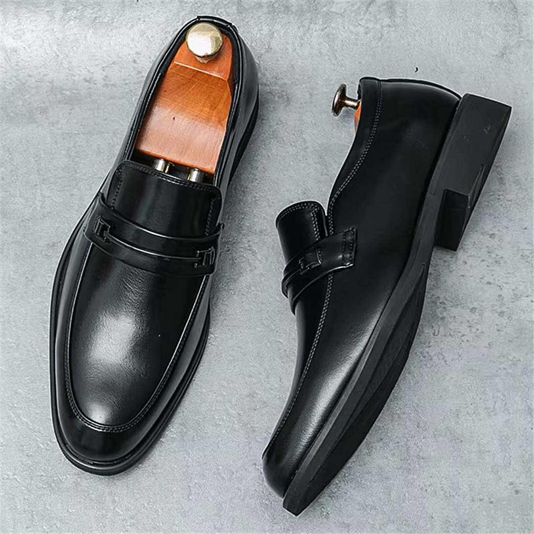 Mocassins Homme en Cuir avec Boucle Métallique et Bout Arrondi