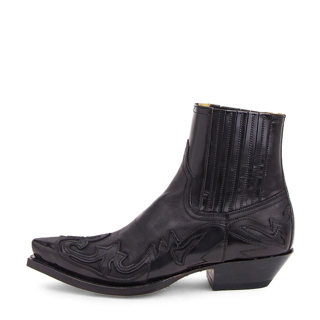 Bottes Yolande pour femme à style western, broderies travaillées et talon haut audacieux pour un look intemporel.
