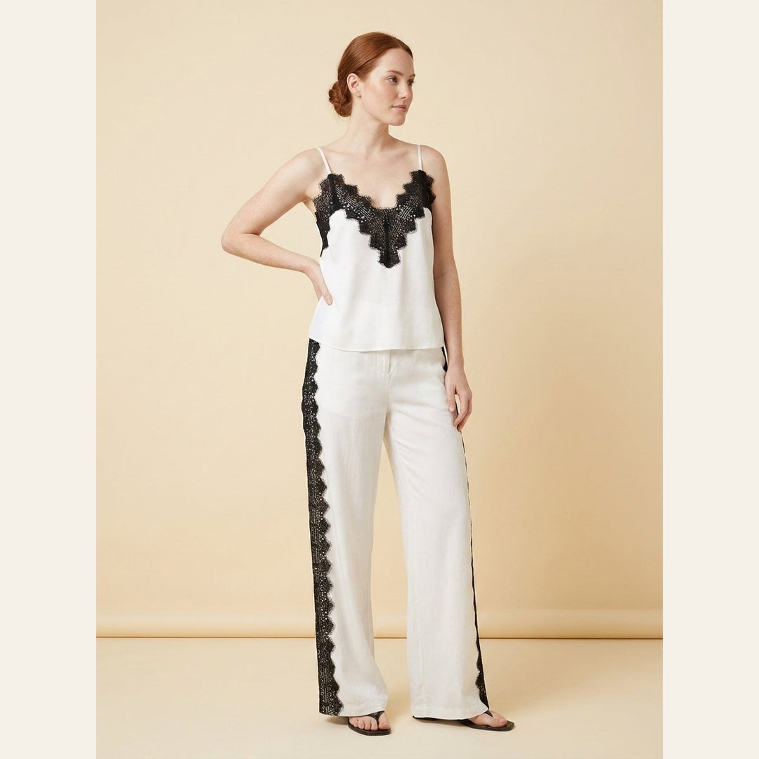 Ensemble de détente femme avec dentelle et pantalon large