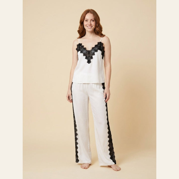 Ensemble de détente femme avec dentelle et pantalon large