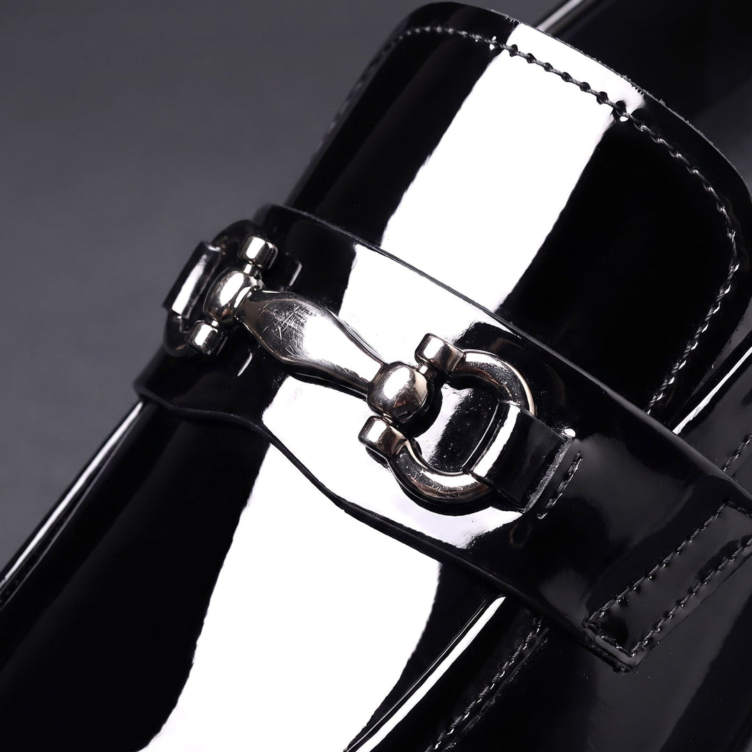 Mocassins Homme en Cuir Verni avec Mors Métallique et Semelle Crantée