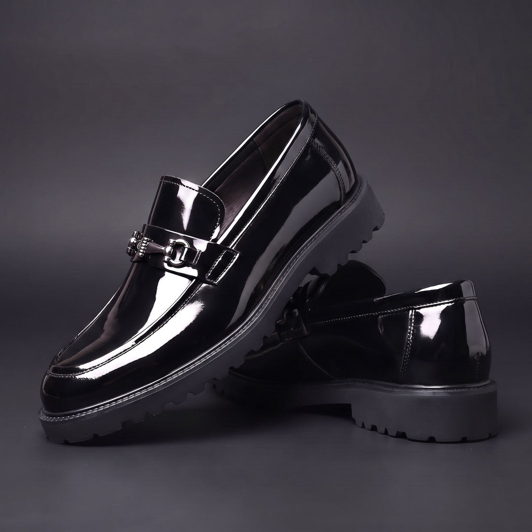 Mocassins Homme en Cuir Verni avec Mors Métallique et Semelle Crantée