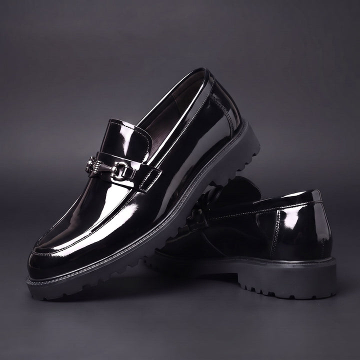 Mocassins Homme en Cuir Verni avec Mors Métallique et Semelle Crantée
