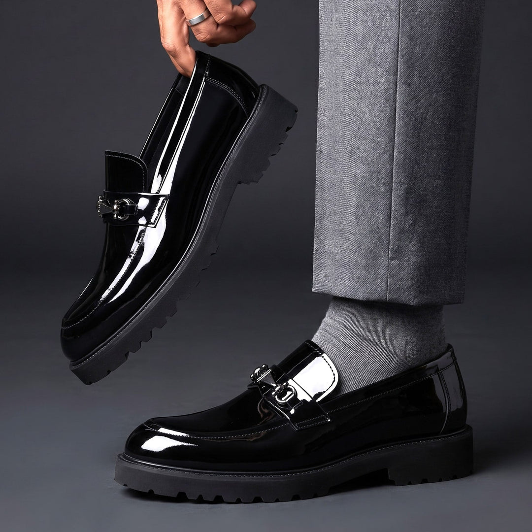 Mocassins Homme en Cuir Verni avec Mors Métallique et Semelle Crantée