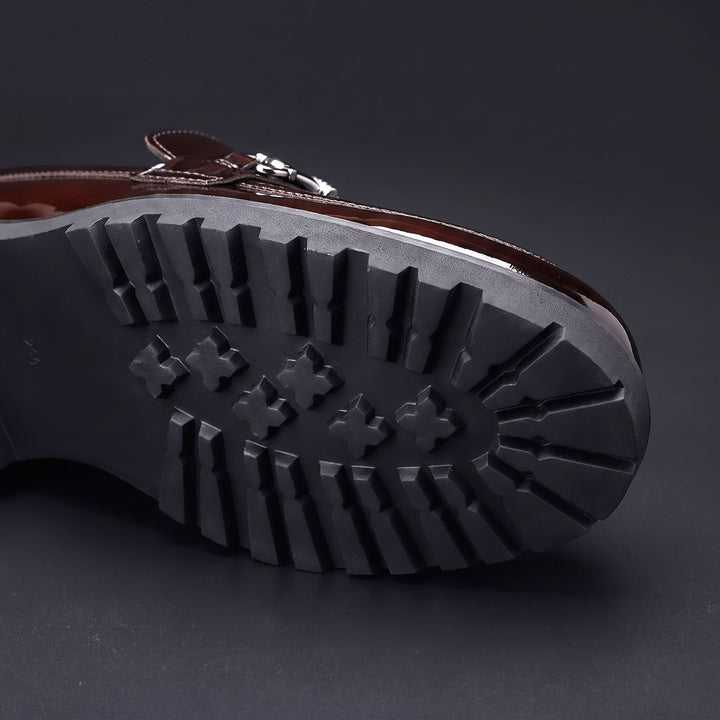 Mocassins Homme en Cuir Verni avec Mors Métallique et Semelle Crantée